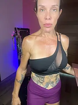 mommyselenafit_ webcam